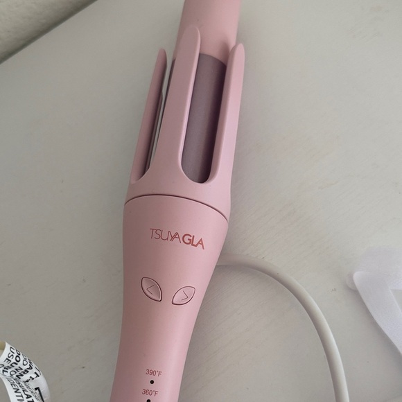🩷moving sale🩷 
Pink automatic Hair Curler - Picture 3 of 6